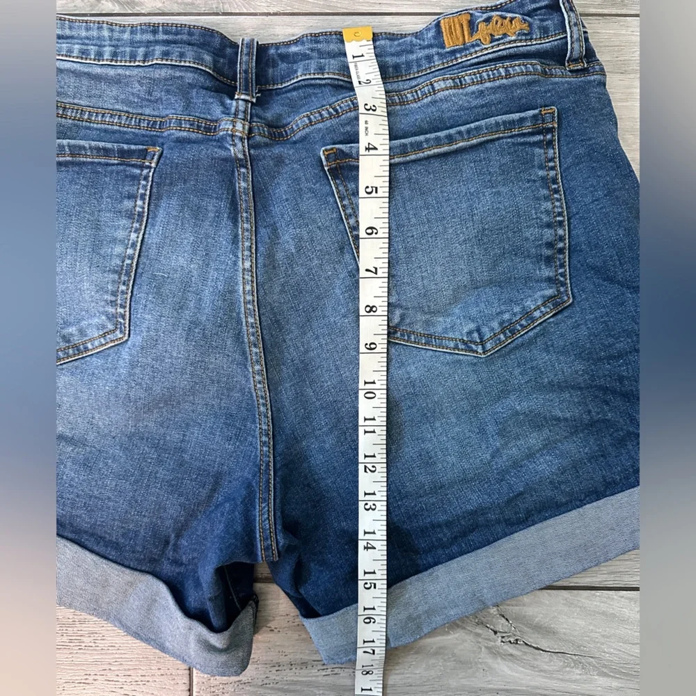Kut from the Kloth Women’s Classic Denim Katy Boyfriend Jean Shorts size 16 - Picture 6 of 8
